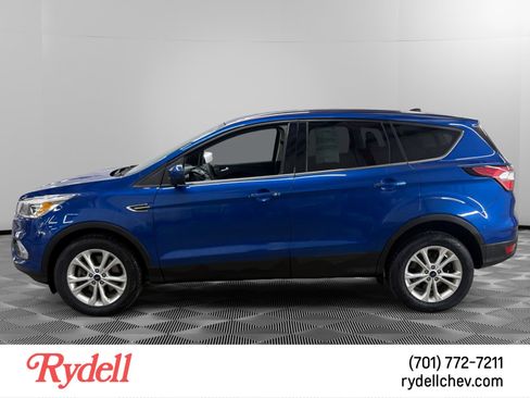 Used 2017 Ford Escape SE w/ SE Cold Weather Package AWD/4WD image 2