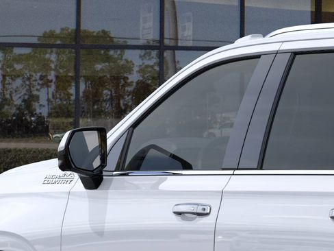 New 2026 Chevrolet Suburban High Country AWD/4WD image 12