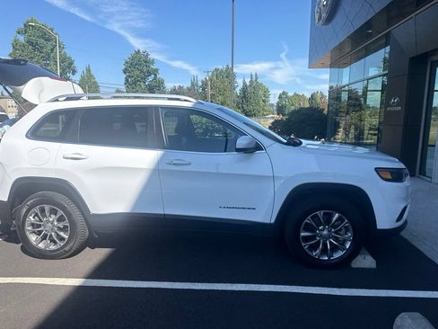 Used 2021 Jeep Cherokee Latitude Plus w/ Sun & Sound Group AWD/4WD image 2