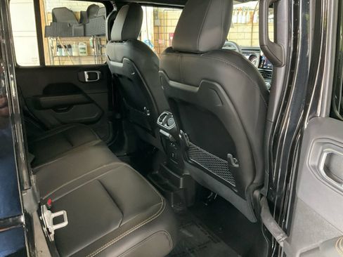 Used 2025 Jeep Wrangler Unlimited Sahara w/ Safety Group AWD/4WD image 18