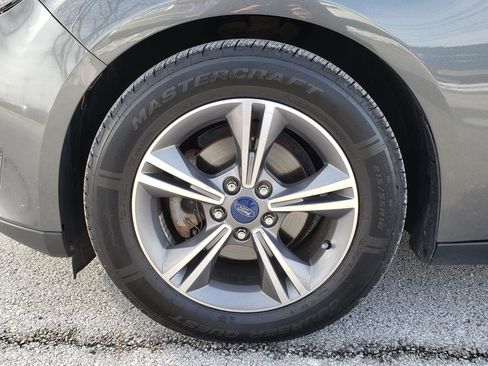 Used 2018 Ford Focus SE w/ SE Appearance Package image 27