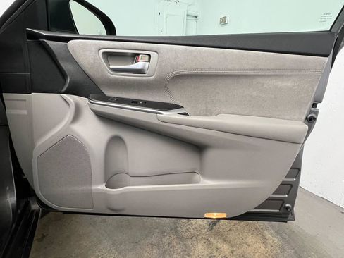 Used 2015 Toyota Camry XSE w/ Moonroof Package FWD image 11