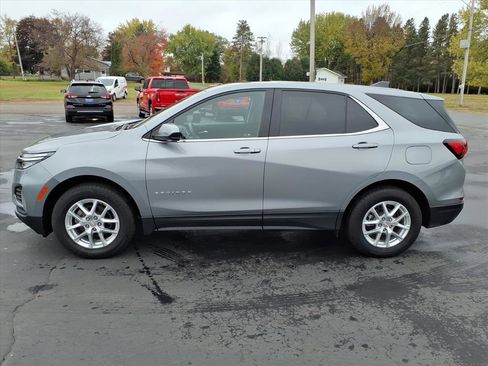 Used 2023 Chevrolet Equinox LT w/ Driver Convenience Package image 2