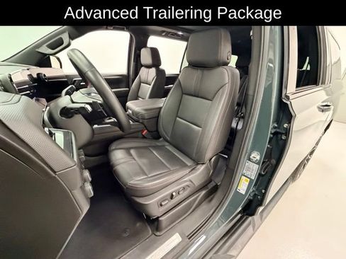 Certified 2025 Chevrolet Suburban RST w/ RST Capability Package AWD/4WD image 10