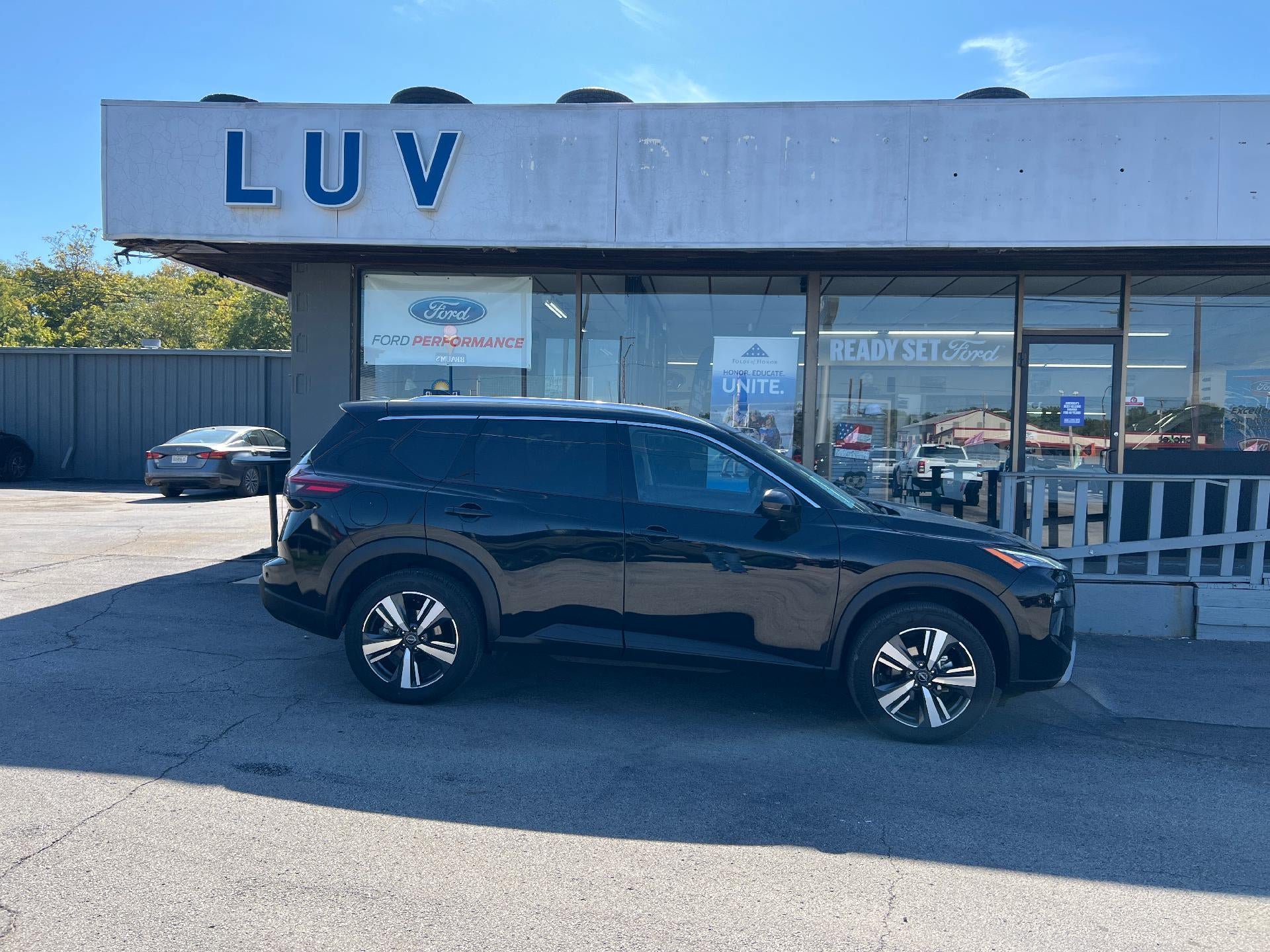 Used 2026 Nissan Rogue SL AWD/4WD image 2