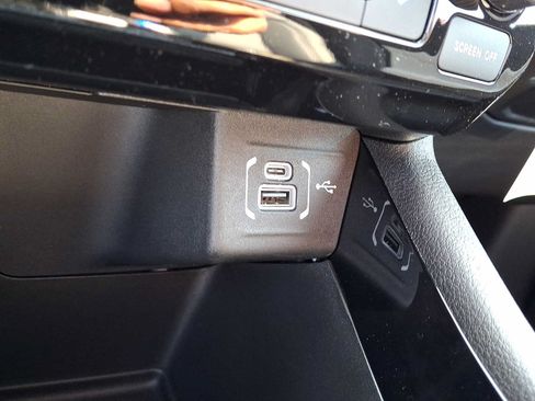 New 2026 Jeep Compass Limited w/ Sun, Sound & Navigation Group AWD/4WD image 17