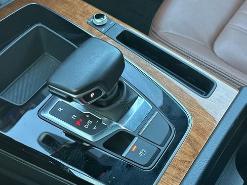 Used 2021 Audi Q5 2.0T Premium w/ Convenience Package image 21