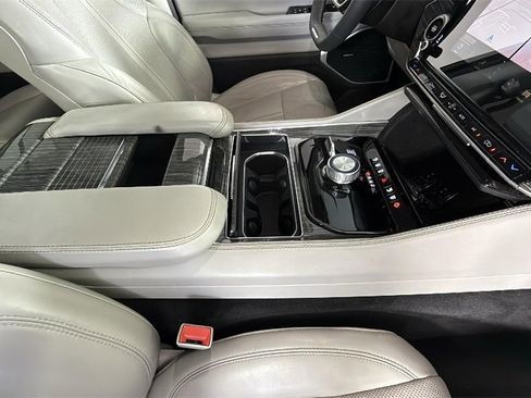 Used 2022 Jeep Wagoneer Series II w/ Premium Group I image 38