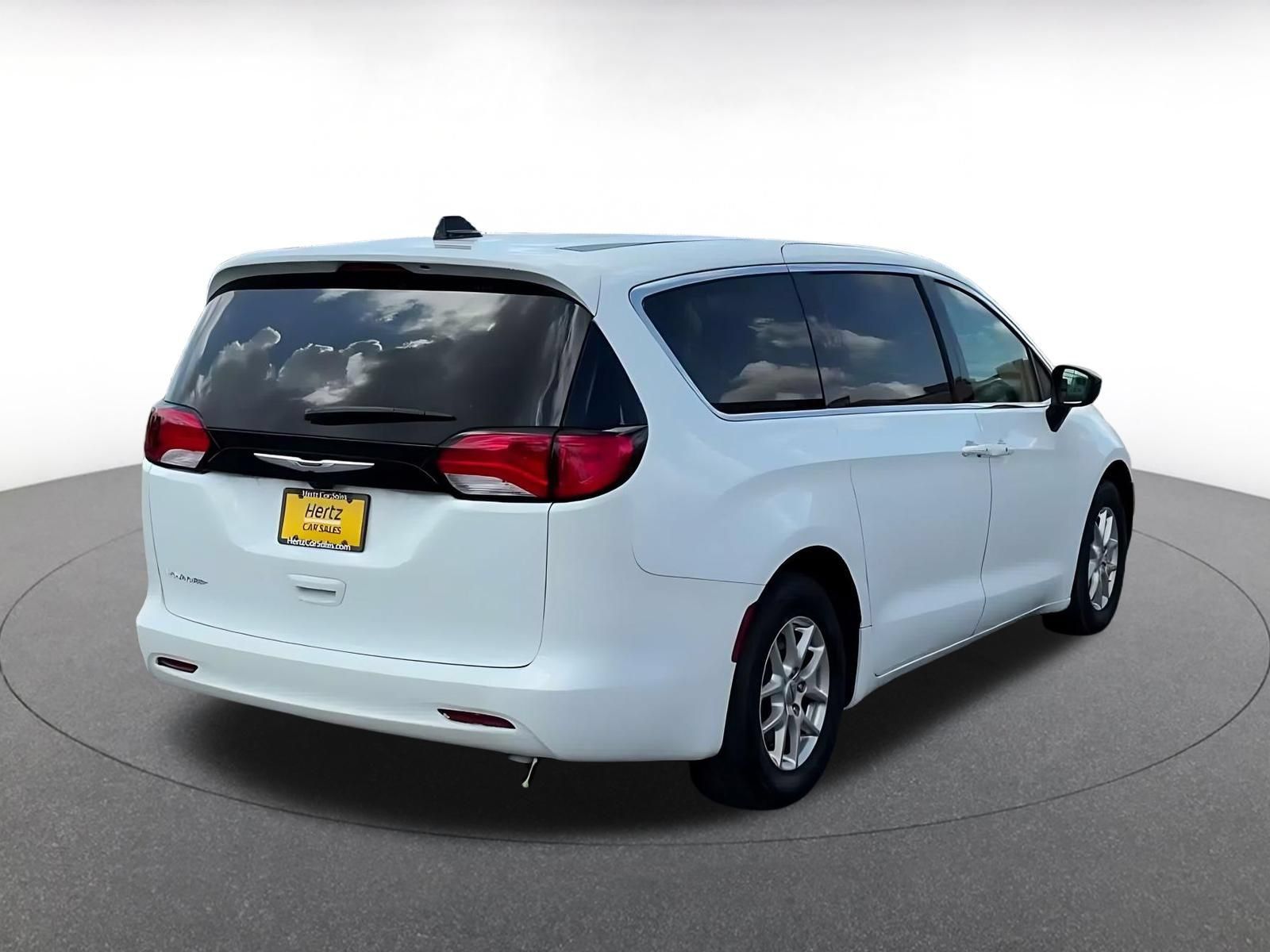 Used 2024 Chrysler Voyager LX FWD image 14