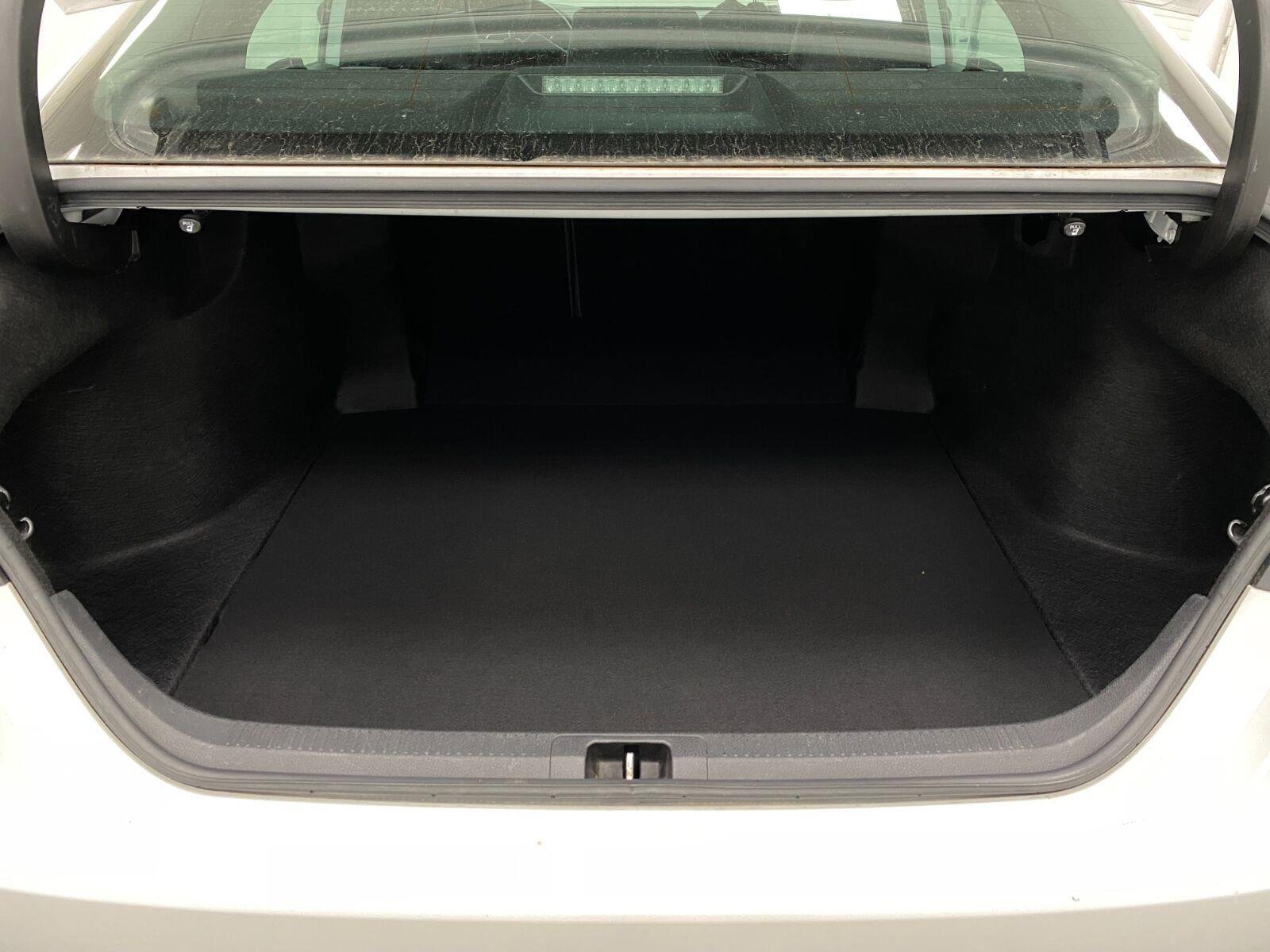 Used 2019 Toyota Camry XSE FWD image 6
