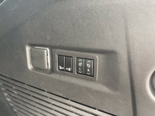 Used 2025 Chevrolet Suburban LT w/ Comfort Package AWD/4WD image 40