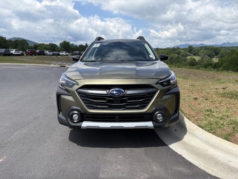 Certified 2025 Subaru Outback Limited AWD/4WD image 2