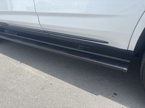 Used 2025 Cadillac Escalade Sport Platinum w/ LPO, Floor Liner Package AWD/4WD image 10