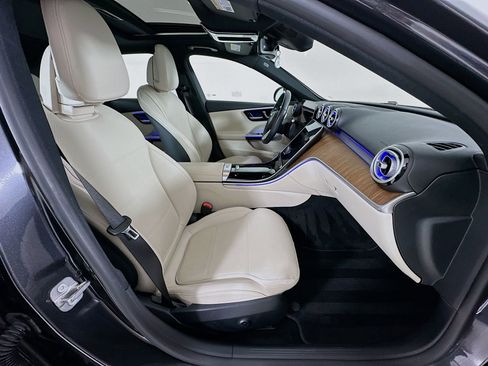 Used 2025 Mercedes-Benz C 300 Sedan image 31