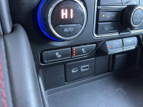 Used 2021 Chevrolet Suburban RST w/ Luxury Package image 38