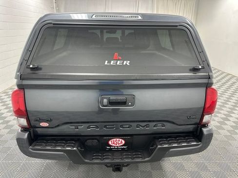 Used 2022 Toyota Tacoma SR5 AWD/4WD image 5