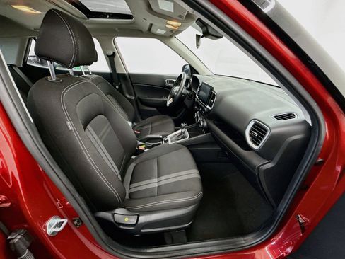 Used 2025 Hyundai Venue SEL FWD image 31