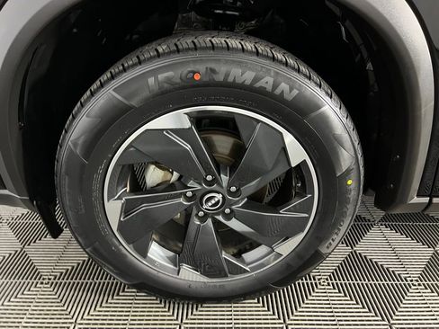 Used 2024 Nissan Rogue SV image 12