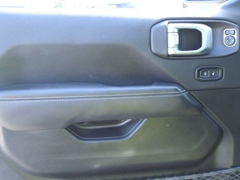 Used 2022 Jeep Wrangler Unlimited Sahara w/ Cold Weather Group AWD/4WD image 11
