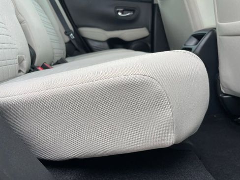 Certified 2025 Honda HR-V LX image 35