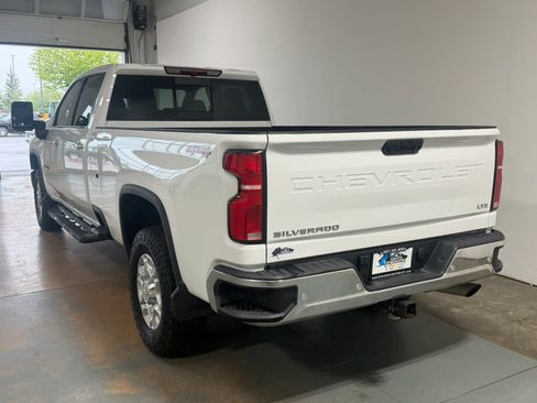 Used 2025 Chevrolet Silverado 2500 LTZ w/ LTZ Convenience Package AWD/4WD image 3
