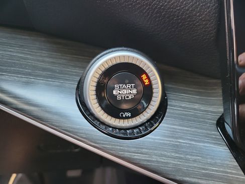 Used 2024 Jeep Wagoneer L Series II image 29