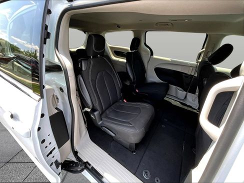 Used 2023 Chrysler Voyager LX FWD image 26