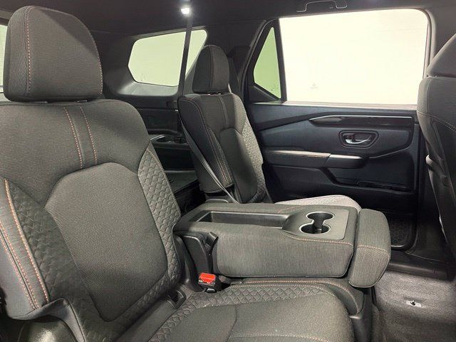 Used 2025 Honda Pilot Sport image 14