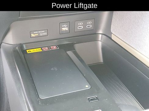 Used 2025 Toyota Camry LE w/ Convenience Package image 17