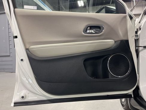 Used 2018 Honda HR-V EX image 16