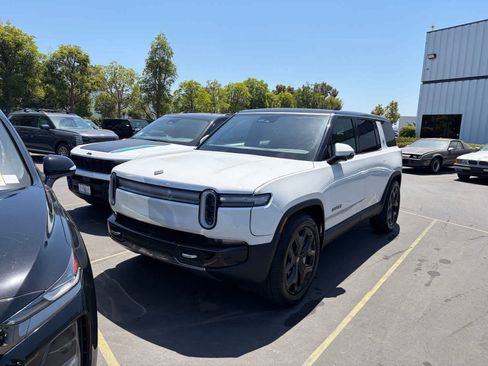 Used 2025 Rivian R1S Adventure AWD/4WD image 1