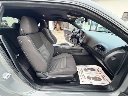 Used 2019 Dodge Challenger SXT image 28