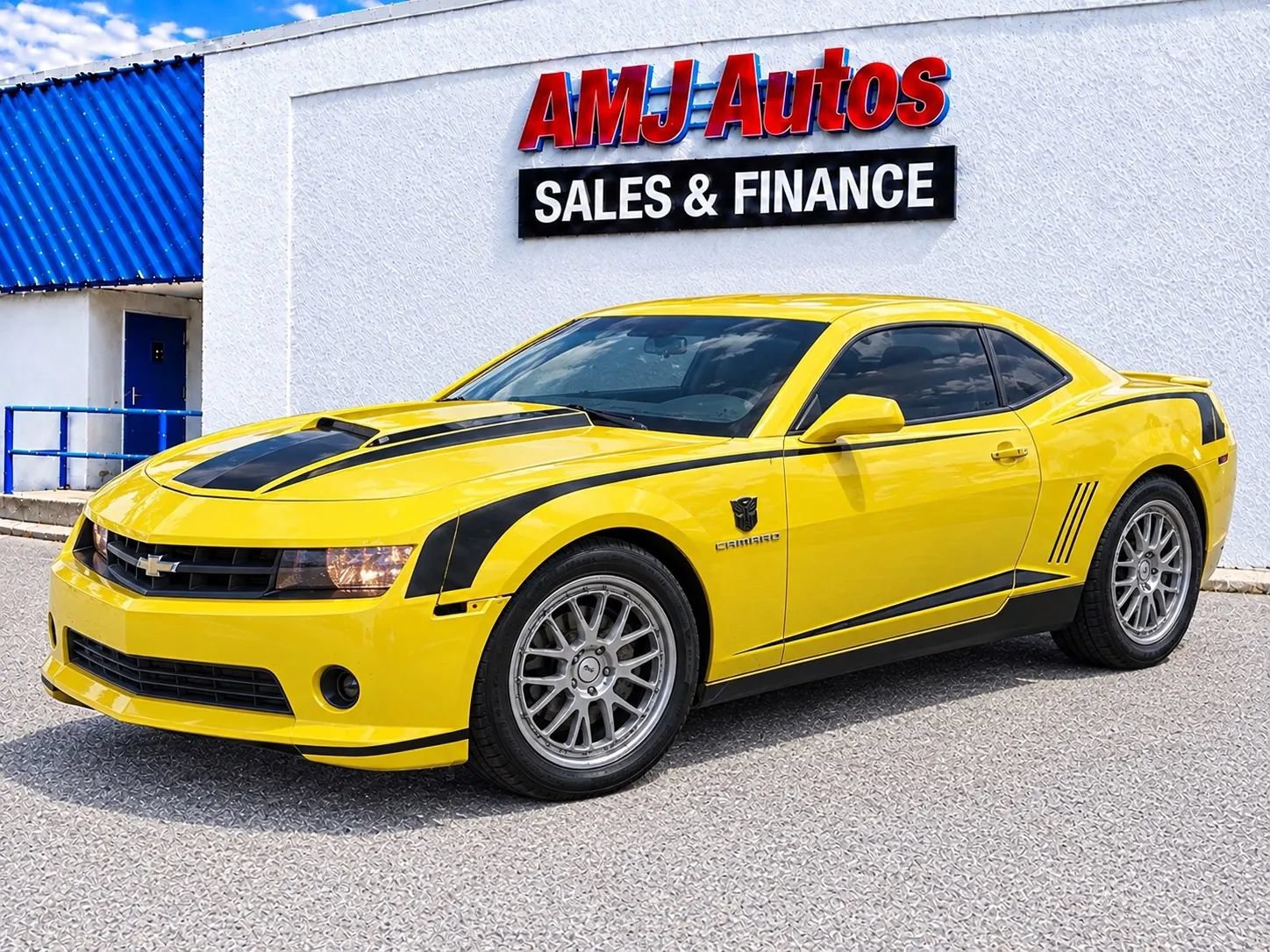 Used 2015 Chevrolet Camaro LT RWD image 1