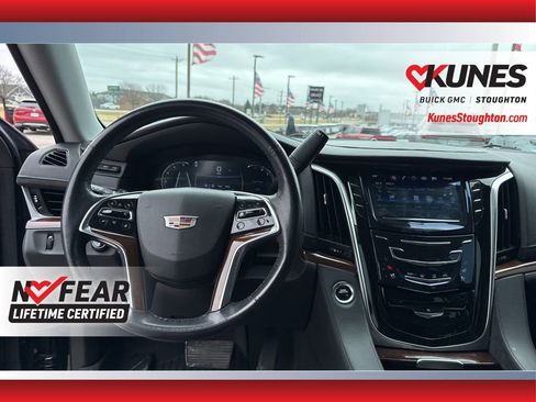 Used 2020 Cadillac Escalade Premium Luxury image 38