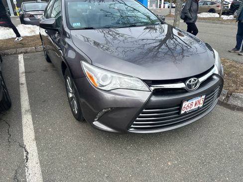 Used 2017 Toyota Camry XLE w/ Convenience Package image 2