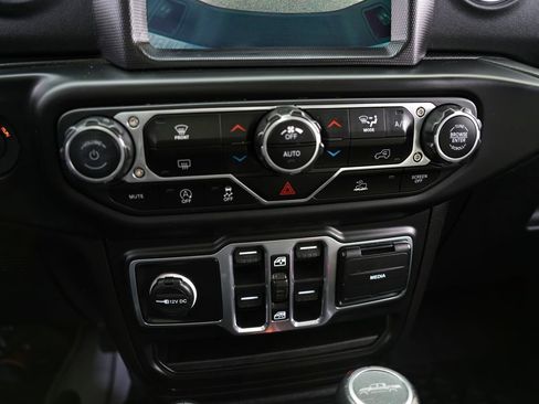 Used 2020 Jeep Gladiator Overland w/ Popular Equipment Package image 14