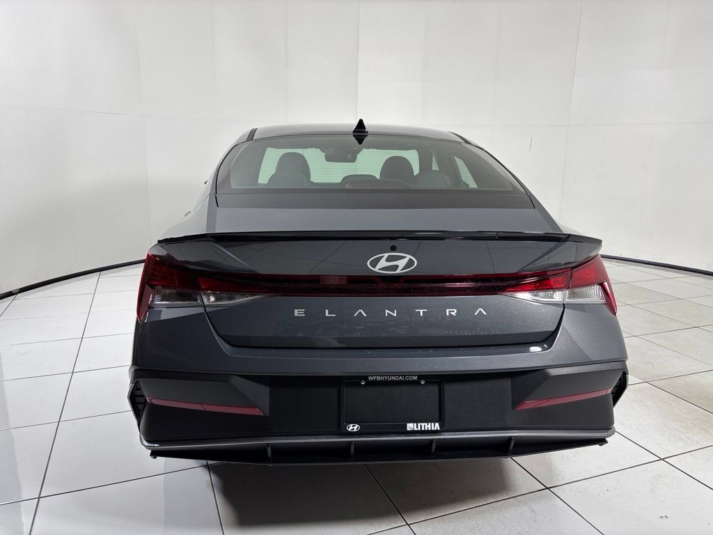 New 2026 Hyundai Elantra SEL Sport FWD image 4