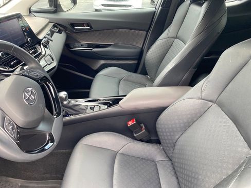 Used 2022 Toyota C-HR Limited FWD image 19