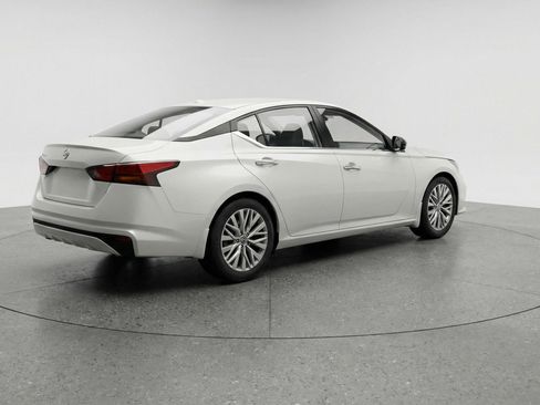 Used 2025 Nissan Altima 2.5 SV FWD image 9