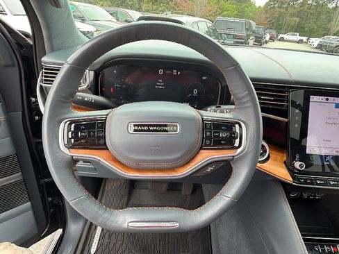 Used 2024 Jeep Grand Wagoneer Series III AWD/4WD image 27