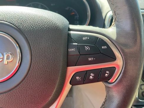 Used 2018 Jeep Grand Cherokee Overland RWD image 19