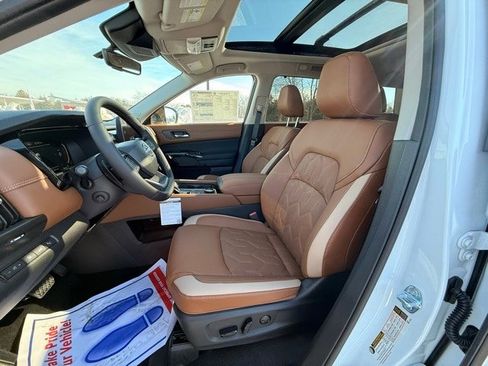 New 2026 Nissan Pathfinder Platinum image 12