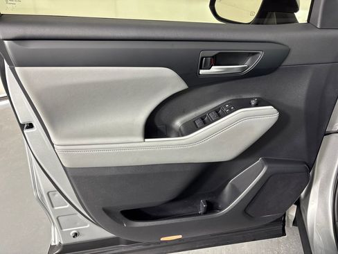 Used 2024 Toyota Highlander XLE image 27