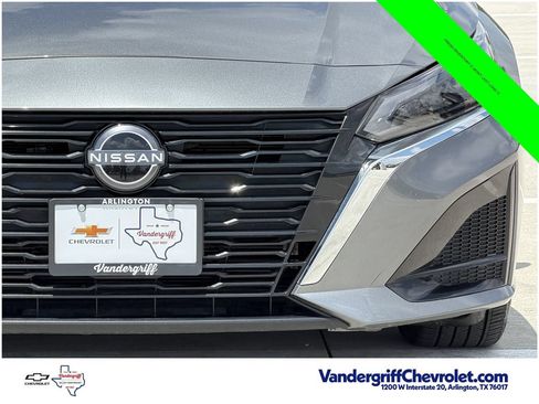 Used 2025 Nissan Altima 2.5 SV FWD image 8