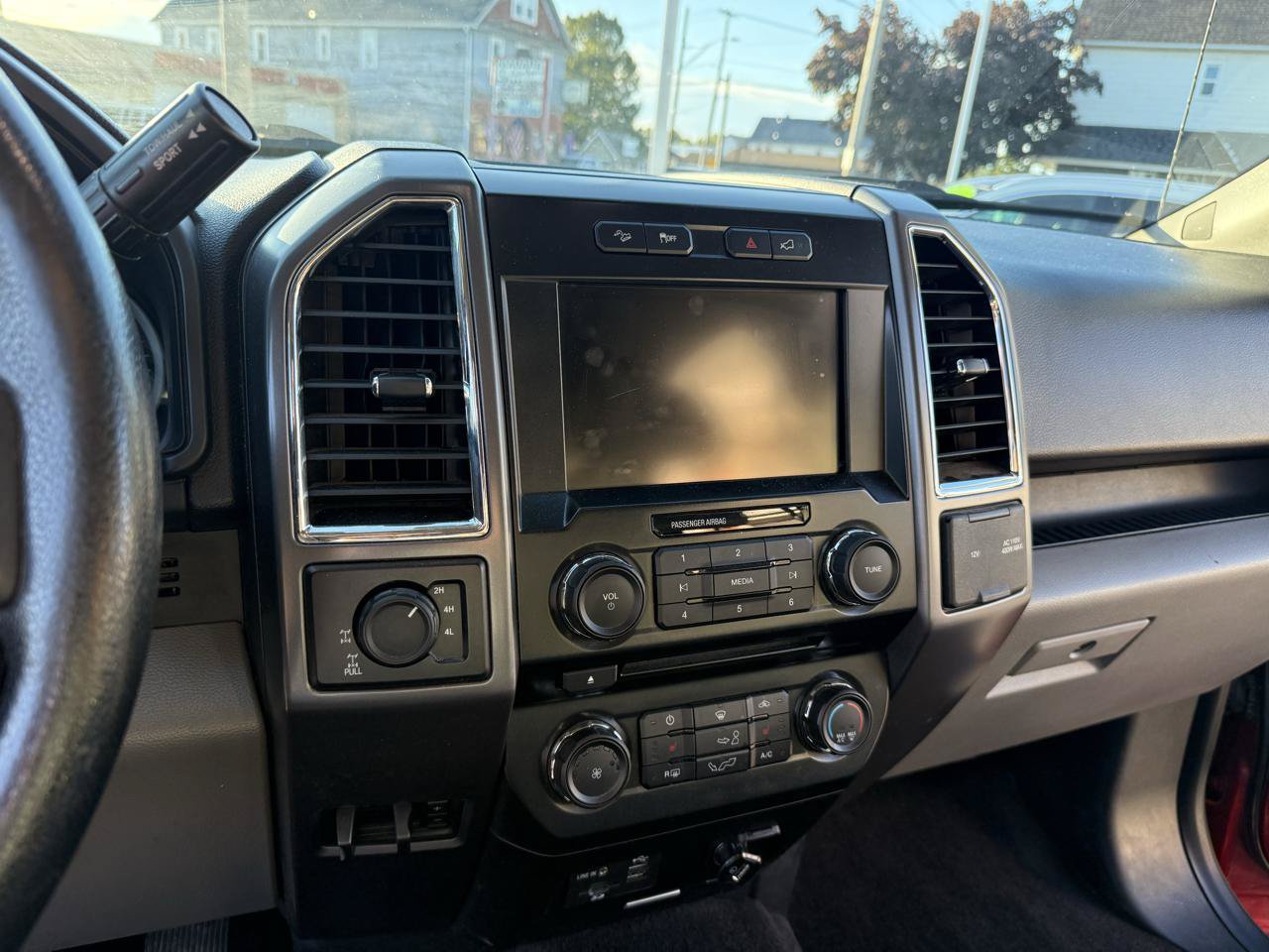 Used 2015 Ford F150 XLT w/ Equipment Group 302A Luxury AWD/4WD image 15