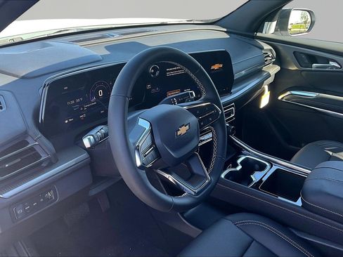 New 2026 Chevrolet Traverse LT w/ Sun and Wheel Package AWD/4WD image 9