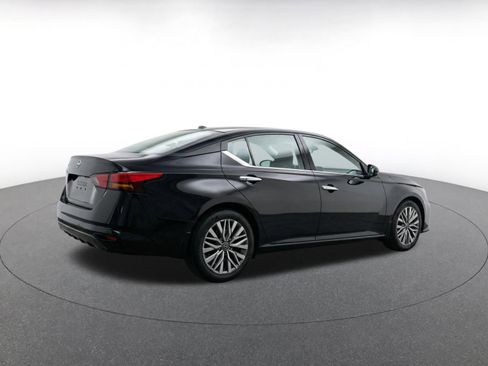 Used 2025 Nissan Altima 2.5 SV FWD image 9