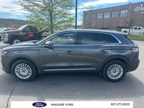 Used 2019 Lincoln Nautilus Premier AWD/4WD image 9