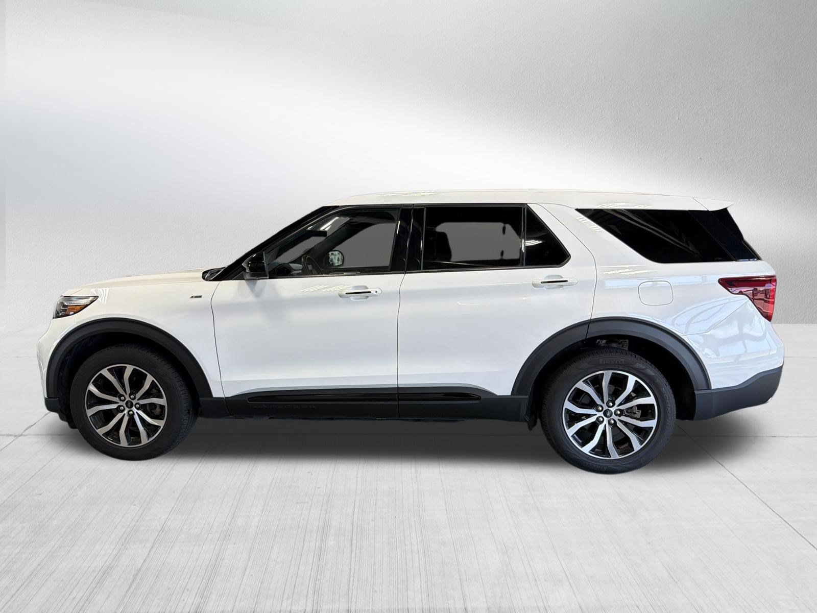 Used 2022 Ford Explorer ST-Line AWD/4WD image 4