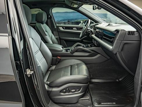 Certified 2025 Porsche Cayenne E-Hybrid Coupe AWD/4WD image 39